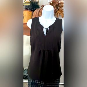 Ann Taylor Loft lightweight sleeveless sweater tank top. Size medium.